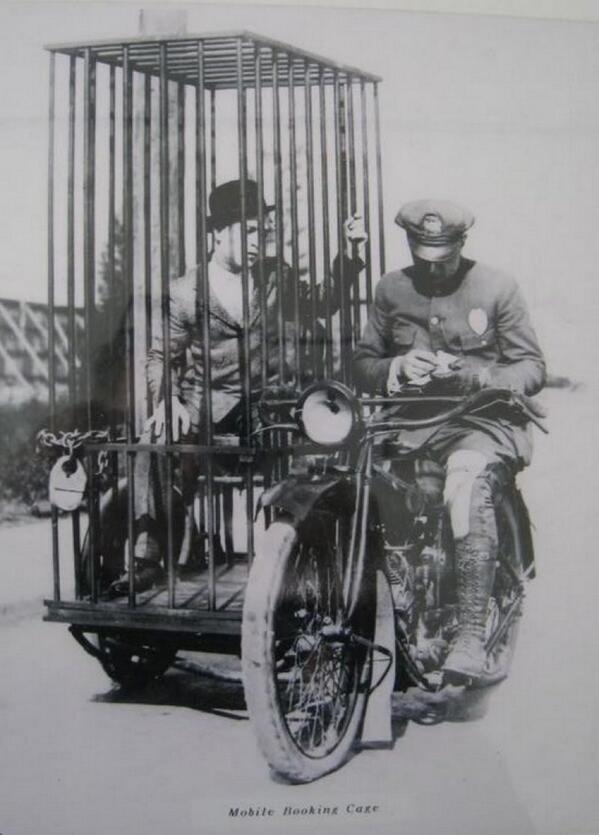 Harley Davidson Motorcycle c.1920s with mobile jail prison #oldphoto #harleydavidson 
etsy.com/listing/190159…