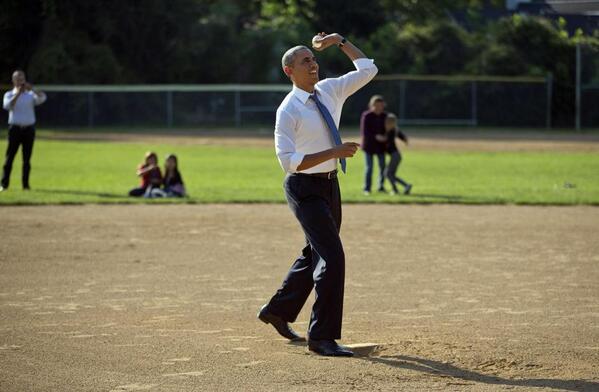 Feeling throwing. Обама футбол. Пундо. Throw игра. Throwing man.