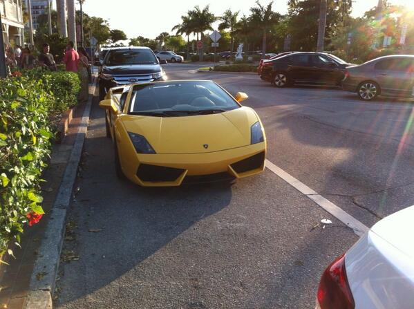 MarshallWicker's tweet photo. Some people have all the luck. #Lamborghini http://t.co/6XWy3Eg75y