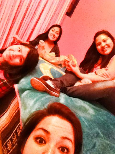 LilyChamberlain's tweet photo. #SelfieNight Thanks so unforgettable night girls! :) @Majo_22310 @Abiii_Tomlinson @RuizScarlett http://t.co/qzjIxGugBL