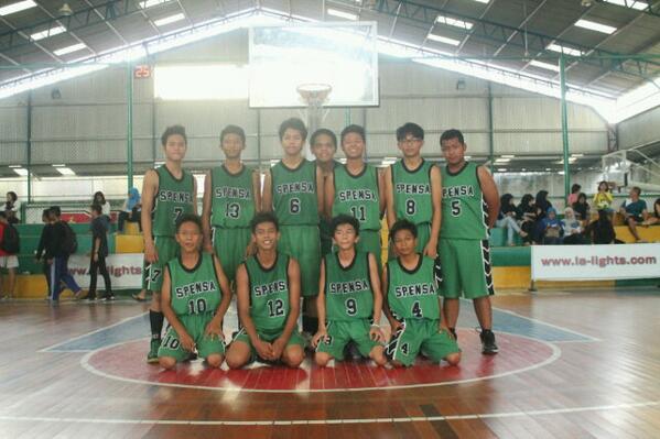 SpensaBasketbal's tweet photo. "@BasketPoliban: Foto team SMP 1 banjarmasin http://t.co/TE4hMQHkTn"