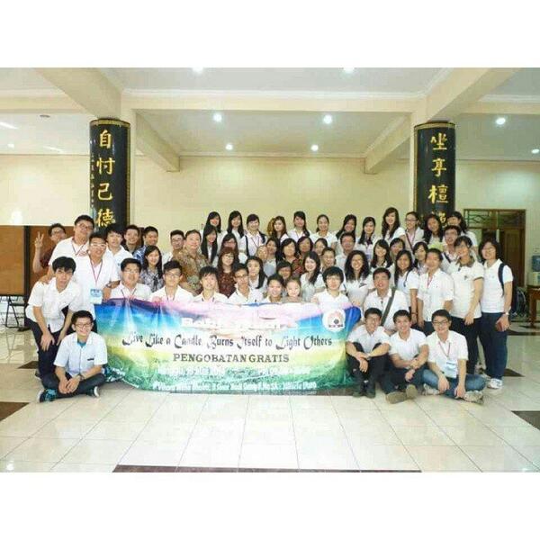 KMBVD's tweet photo. Kegiatan Bakti Sosial Keluarga Mahasiswa Buddhis Viriya Dhamma. Vihara Maha Bhakti - 18 Mei 2014 http://t.co/qm1c5lQHDY