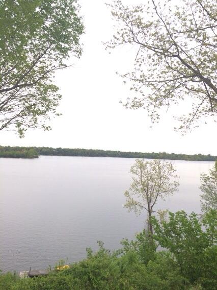 CharleneBabcock's tweet photo. A great day for dinner outside at #fordlake http://t.co/ShWu9RbRbF
