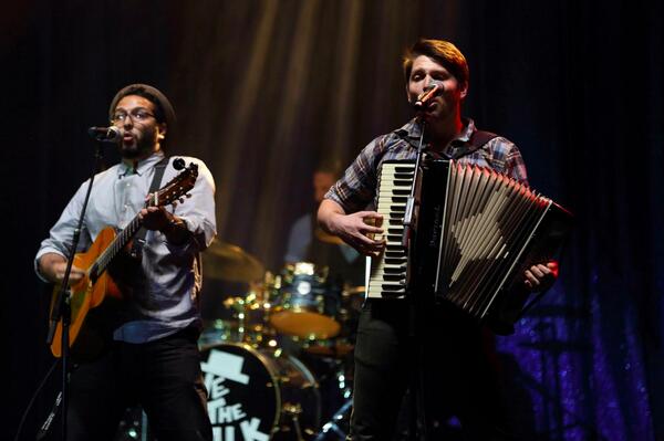 WeTheFolkMusic's tweet image. Here&apos;s a pic of the David&apos;s on stage at @UCLASpringSing @Wethefolkmusic #wethefolk #downtofolk #springsing2014 #ucla