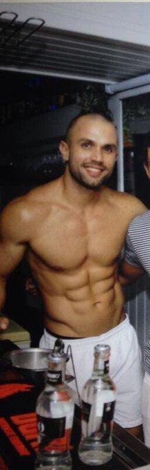 Preparados para la temporada en ibiza, alguien se viene a verme 😉😉😉😉 http://t.co/cVxzx0XrYk