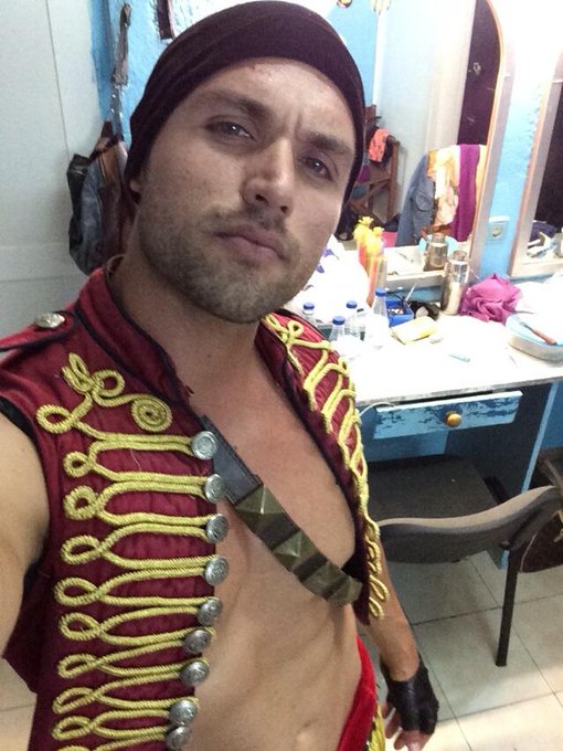 K pirata stoy hecho 😂😂😂😂😂😂😂😂 http://t.co/ZkYz61qC6g