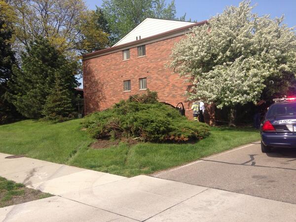 BossRHall's tweet photo. Into our apartment building. #runningfromcops #tankslapper #crash http://t.co/igkb6nFgpr