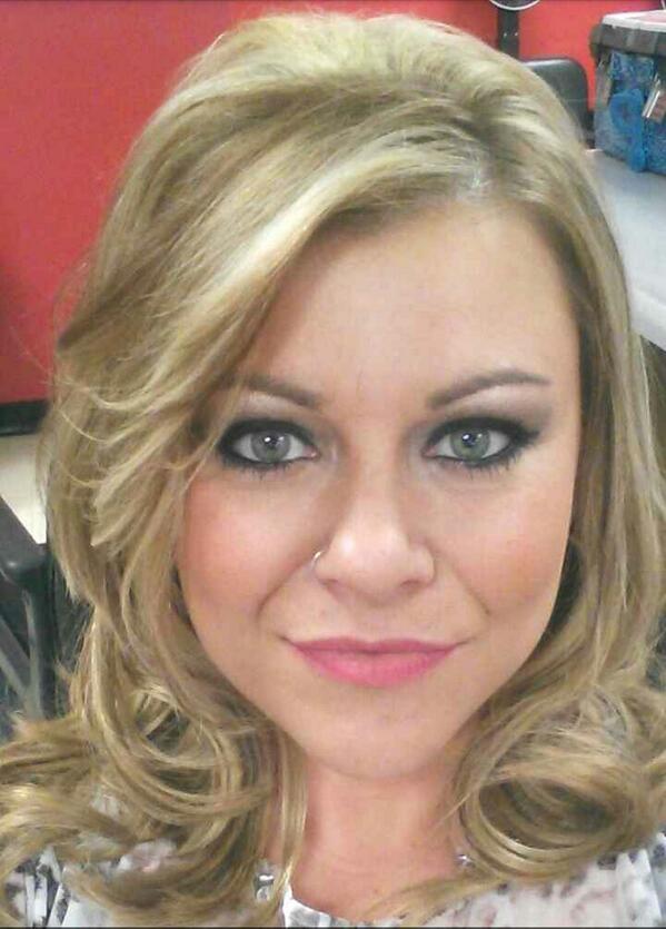 AshliMarlow's tweet photo. I feel pretty! Oh so pretty! My amazing friends dolled me all up! http://t.co/JhEs9IP9O7