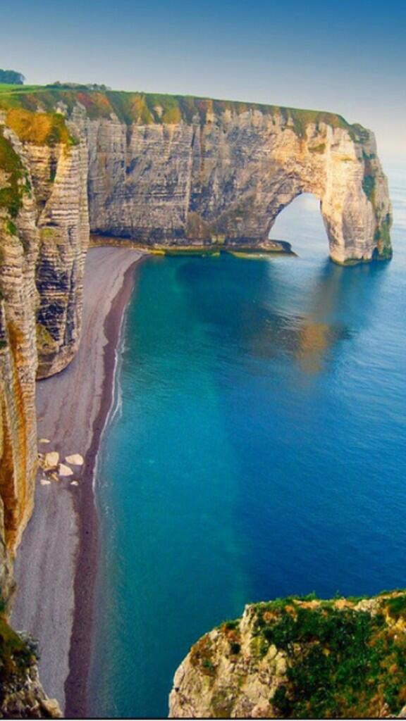EarthPorn4U's tweet photo. Sea Cliffs Etretat France #EarthPorn http://t.co/o4vyW3bCjM