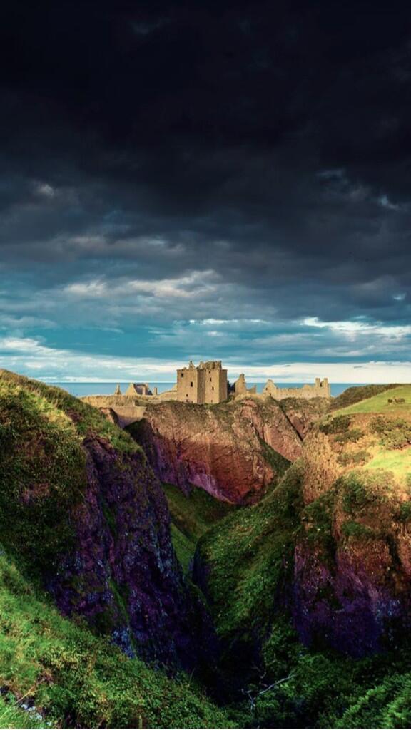 EarthPorn4U's tweet photo. Dunnottar Castle #EarthPorn http://t.co/hRddKLXXbZ