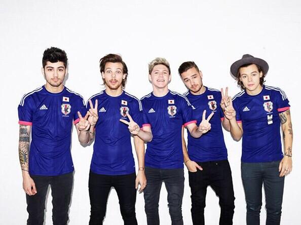 1D_OfficialJP's tweet photo. 【1D来日決定記念☆プレゼント】来年2月ワン・ダイレクション来日公演が開催決定！詳細はコチラ⇒http://t.co/vt1t3rYH1t 当アカウントフォロー＆当ツイートRTで1D号外を100名様に！5/25〆切 #1DJapan http://t.co/MPpdN13ai1