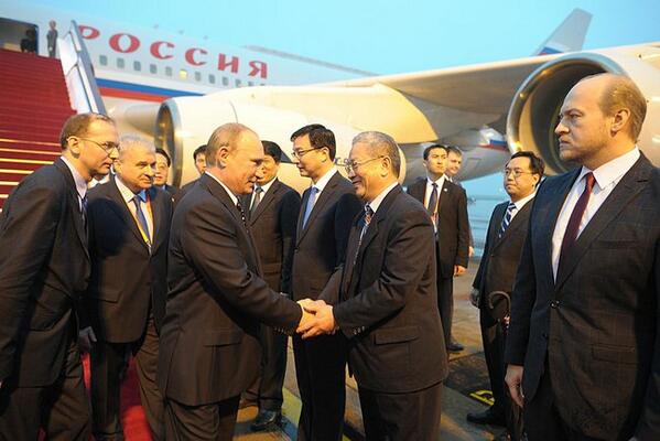 ActualidadRT's tweet photo. #Putin ha llegado a China, donde se reunirá con el presidente chino, Xi Jinping http://t.co/tNu40C54YB @mfa_russia http://t.co/kUpAXOQPCx