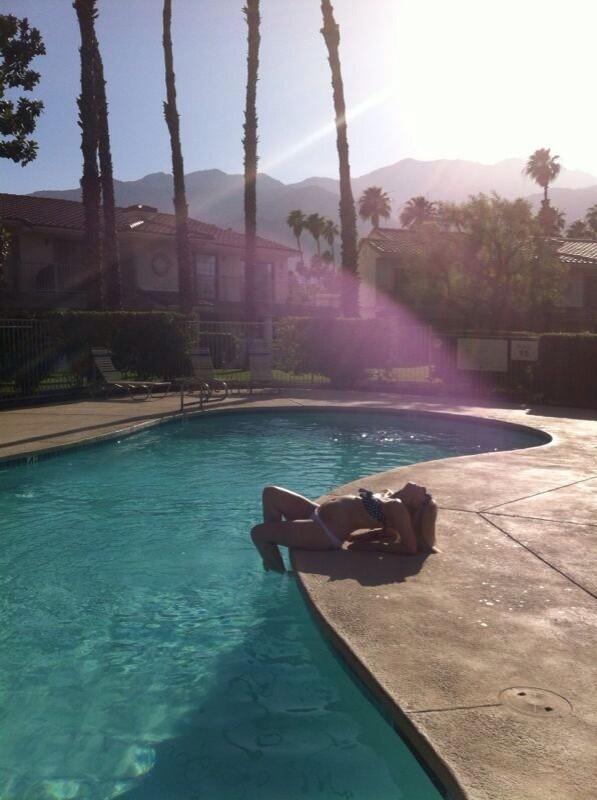 hayley_md's tweet photo. That time when I was 8 months pregnant at the pool today... #flossy#ps#pregnant http://t.co/h2bAOXvdGg