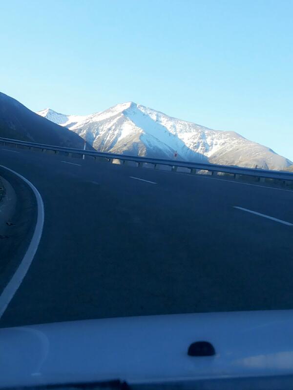 yanthy636's tweet photo. Poster pass..dikelilingi gunung dg salju dan beberapa danau yg airny super dingin.good landscape @jplussunday #NZfoto http://t.co/XOAFLwRcw0