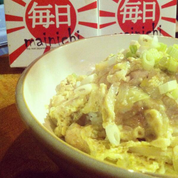 mainichi_bdg's tweet photo. Ko-mainichi-wa. Mainichi Oyakodon, cm 18,000... Itadakimasu! http://t.co/DhAT5Wu55v