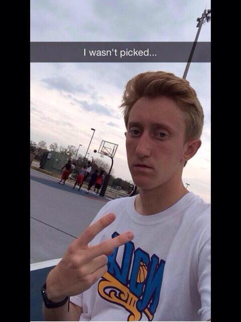 elighio_32's tweet image. "@CauseWereGuys: #WhiteGuyProblems http://t.co/Uay2wCydTB" Luke at the gym @LukeBussen