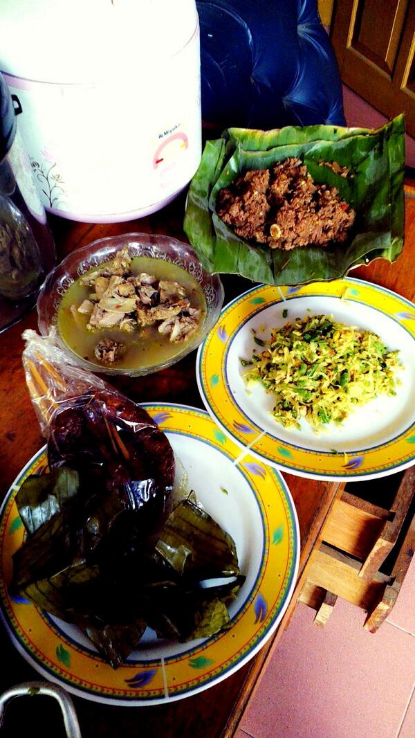 Ne mkanan jumah.. Bru setengah jadi mas bro.. Tum am sate pulung2nya blom jd.. Enaknyoo <a href="/PramudiaWisesa/">Pramudia WS</a>