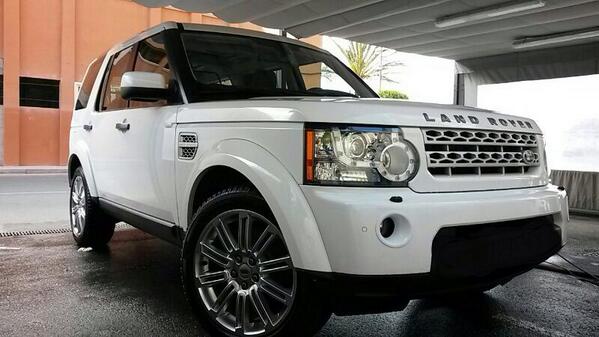 CleanCarPA's tweet image. Land rover!