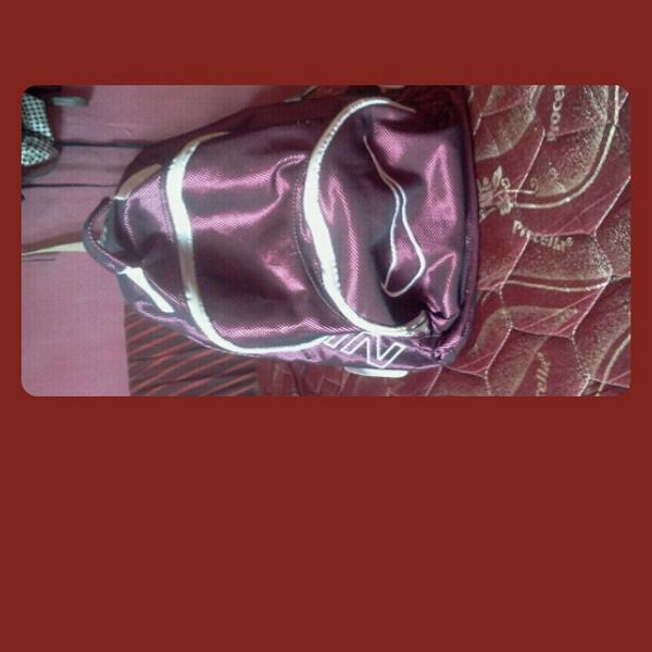 BarbBarterShop_'s tweet photo. #sale tas nike harga 100rb #premiumbarter no #barter http://t.co/8ejmP6vW3u