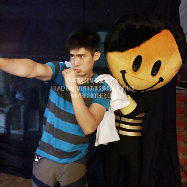 gretchenho's tweet photo. โ@itsvenusferrer: Ready na si Robi!!! #TEAMROBI #uberMUSCLES http://t.co/e04sCoVLck"ako talaga yung nasa loob ng mascot #CoachGretch #chos ๐