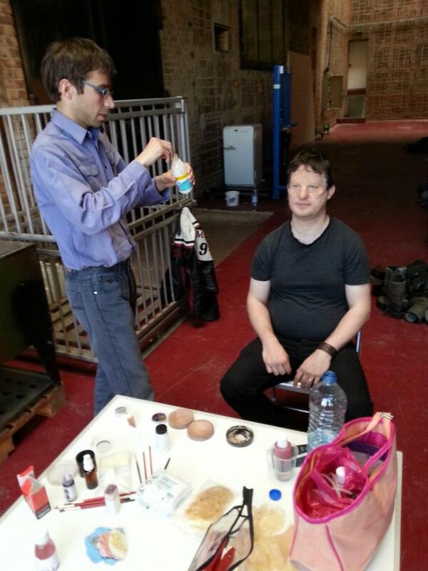 EmergenceSerie's tweet photo. Essais maquillage c'est parti ! #zombies http://t.co/Q5urOLRvgm