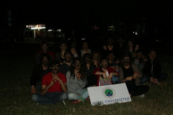 #AcıyıPaylaşıyoruz  #Soma da acılar taze ateşin şiddeti azalmak bilmiyor.. İşeret dilinde ..  <a href="/DoganMADEN/">Doğan Maden🇹🇷</a> SOMA