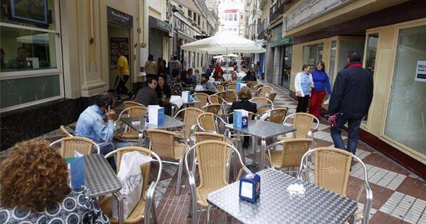 cordoba's tweet photo. Los vecinos piden que las mesas ocupen solo el 20% de las plazas http://t.co/C69e1PfgBA http://t.co/z6ErG0BbOk