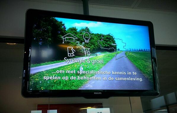 PieterVerhage's tweet photo. Hoe gaaf is dat! Onze film in elk kantoor van @RaboGN  en @Raboachterhoek . Met @PimHelmich en @coopkracht http://t.co/PAutp1yW86