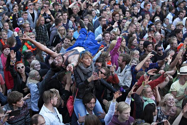 positivus's tweet image. Divas priecīgas ziņas - vasara ir klāt un festivāla grupas biļetes ir pārdošanā!