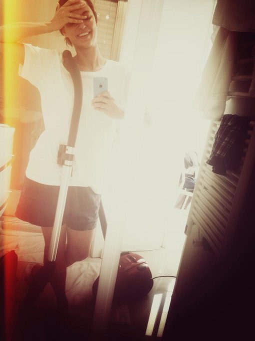 Cinderella finish her work :))) http://t.co/ZMs21YAqfN<a href="/tag/film"class="tags"><span>#film</span></a><a href="/tag/redcarpet"class="tags"><span>#redcarpet</span></a><a href="/tag/news"class="tags"><span>#news</span></a><a href="/tag/guess"class="tags"><span>#guess</span></a>