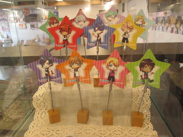 アニメイトカフェ総合 V Twitter アニメイトカフェ池袋は只今 うたのプリンスさまっ マジlove00 とコラボ中です 今回はなんと アニメイトカフェ初の星形コースターがドリンクの特典となっています ショーケースに並ぶ様子はまるでステージ上の様 とても可愛い アニメイトカフェ総合 V Twitter アニメイトカフェ池袋は只今 うたのプリンスさまっ マジlove00 とコラボ中です 今回はなんと アニメイトカフェ初の星形コースターがドリンクの特典となっています ショーケースに並ぶ様子はまるでステージ上の様 とても可愛い