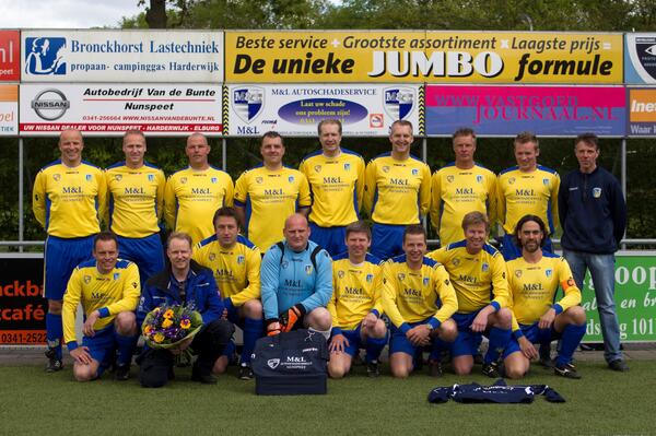 M&amp;L Autoschade nieuwe sponsor van voetbalteam Nunspeet 6.