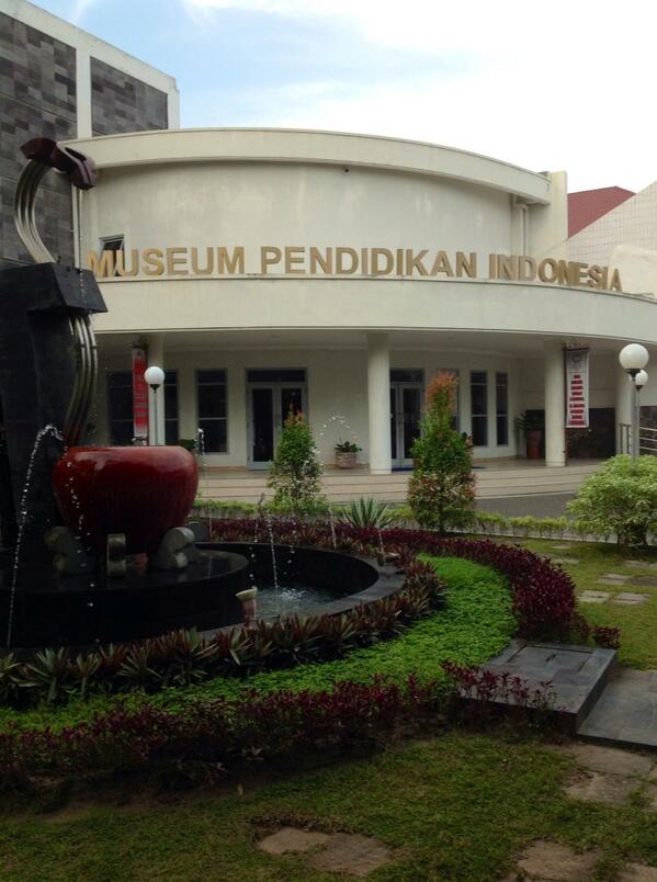 Jogja24Jam's tweet photo. #pictYk di Jogja ada Museum Pendidikan Indonesia lho :) http://t.co/VkQ8Ku7JZP | @tama_cambridge