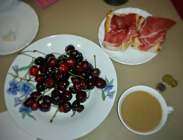 lauralagorda's tweet photo. Empezando la mañana con energía. #Buenosdias. Vamos a por el primer examen #psiquiatria.... #miediitoo !!! http://t.co/qtBcX9tcNU
