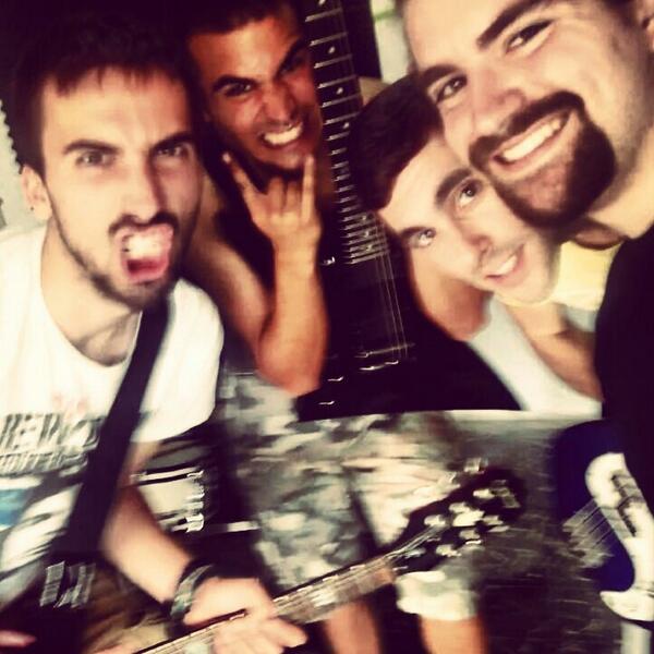 daniel11ft's tweet photo. @Servusoficial ya está listo para el conciertazo del viernes! @JorgeHetfieldMM #HappyMetalDays http://t.co/LB0ZYjzEQ8