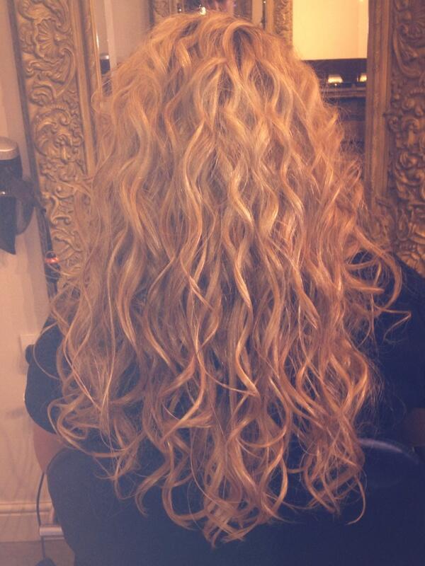 StaffordPelo's tweet image. Another picture of Ellis's hair curled with our curl machine ! #hair #hairsalon #curlmachine #mermaid #longhair