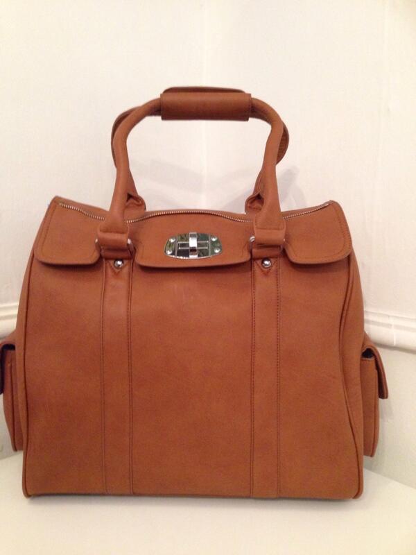 GlitzintheBag's tweet photo. Today's "Bag of the Day" is this gorgeous Travel bag with extending handle &amp; wheels #bagoftheday #travel #style http://t.co/MbEmC6UdKj