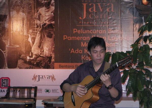 javafoundation's tweet image. the soul of indonesia by @jubing_guitar pada launching &quot;the road to java coffee&quot;