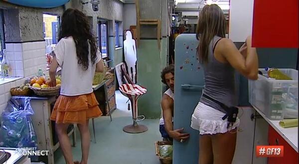 GrandeFratello's tweet photo. #GFnow Mentre i finalisti gioiscono per la spesa, in Casa i due al televoto sono ancora giù per "l'uscita" di Mirco.. http://t.co/5ef9qw8Qf0