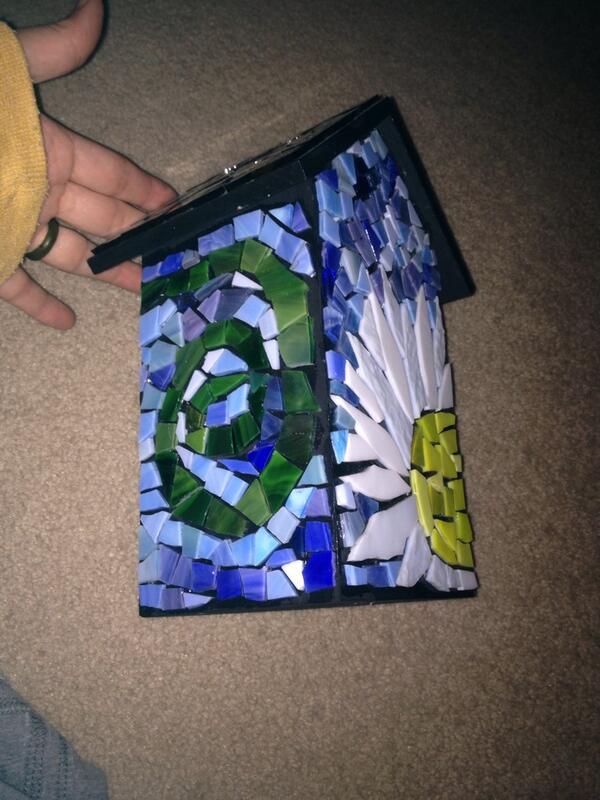 MichellesPieces's tweet image. Finished gluing this #birdhouse this morning....love #arting in the morning #michellespieces #art #mosaics