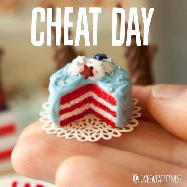 lovesweatandfit's tweet image. This is the cutest little cake I&apos;ve ever seen! Takes &quot;bite size&quot; to a whole new level! #fitness #fithumor #love