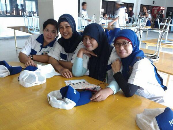 mun_eqi's tweet photo. With iyus,intan ,mba ai ,Narumi 2 http://t.co/Dh0UijpbSR