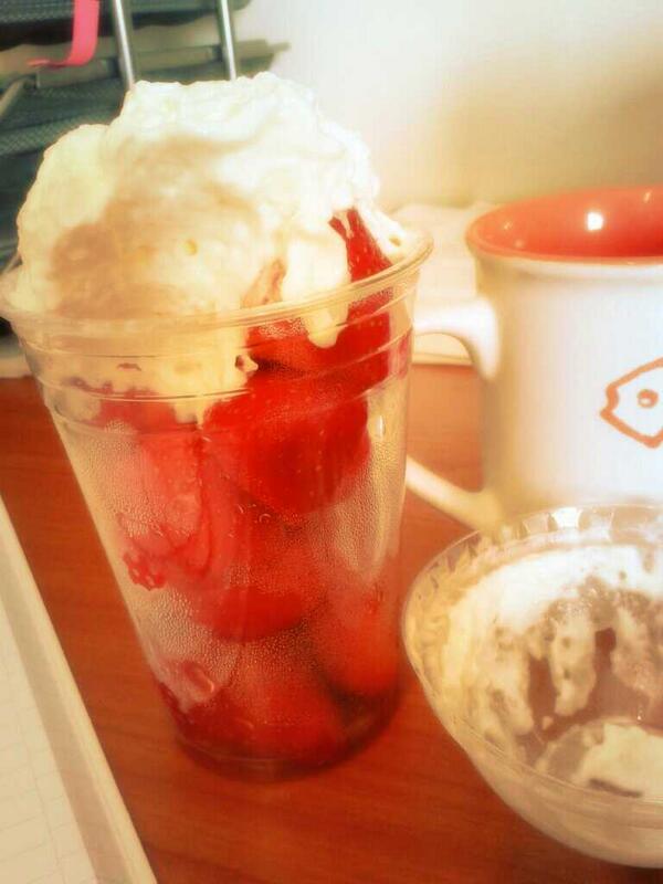 nisamonchu's tweet image. As simple as strawberry with whipped cream. My kind of food porn on a hot day (25 degrees in NL!) #eyecandysorted