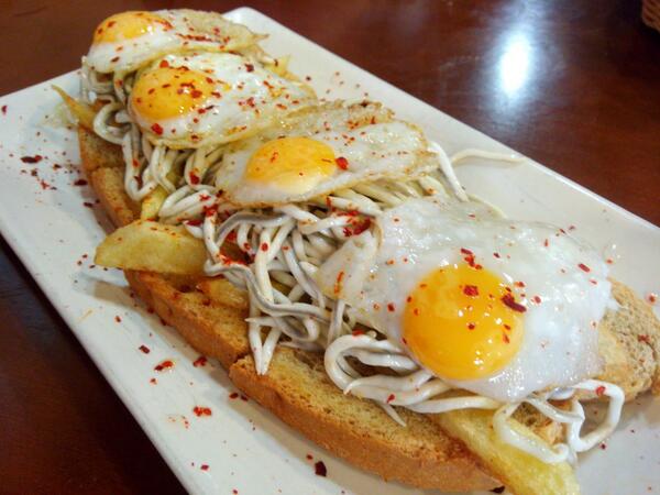 BaresMalaga's tweet photo. Tosta con gulas y huevos de codorniz en La Bodeguita de #huelin http://t.co/VnwEwyjmVS  @vivecostadelsol http://t.co/AfDnYuDFpK
