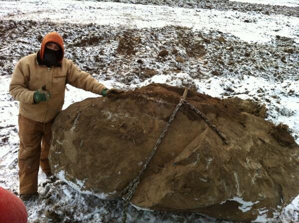 JeffRMorris's tweet photo. @Mattieflow22 Thats not a stone this is a stone #reallybigstone http://t.co/nHq1zqoK36