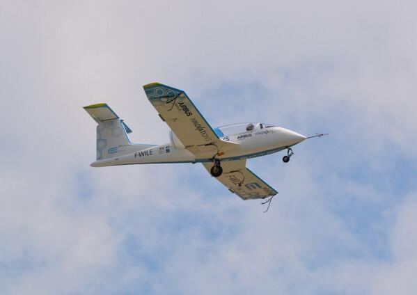 RT if you'd like to fly our #eFan :)