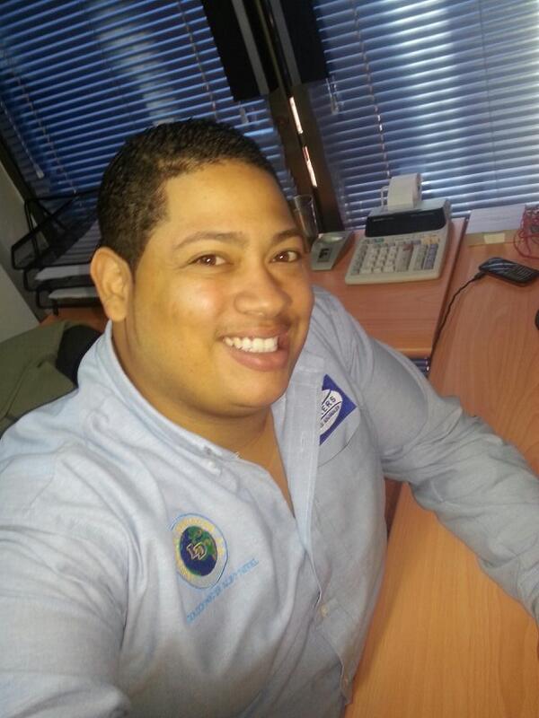 alfonsocoste's tweet photo. En labores tratando de barajar http://t.co/4rs5ash0Mr
