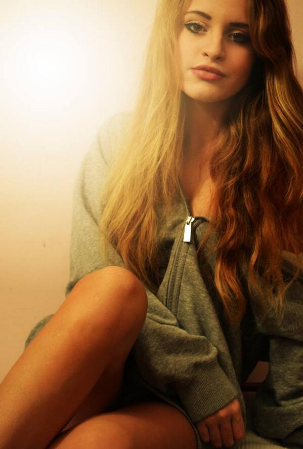 katwhitee tweet picture