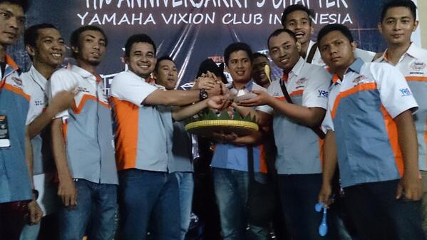 Wow 3 chapter <a href="/YVCIndonesia/">Yamaha Vixion Club</a> Rayakan ultah bersamaan bit.ly/1vzkPSI |