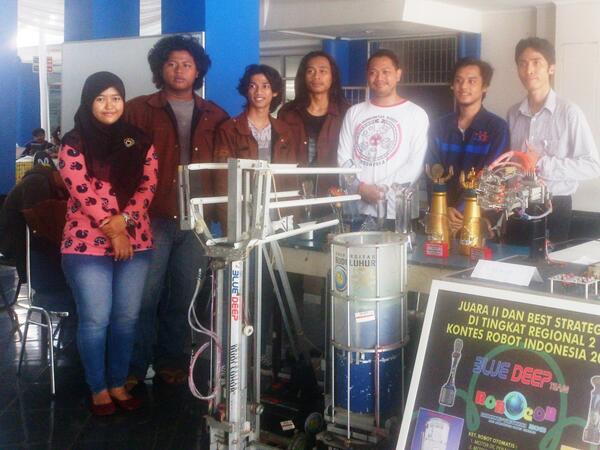 KomunitasRobot's tweet image. #KomunitasRobot HMSK @univ_budiluhur Pameran Robot di #CHIPFiesta @CHIPIndonesia